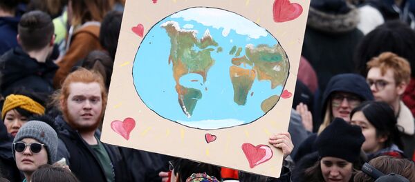 Estudiantes en la huelga contra el cambio climático - Sputnik Mundo