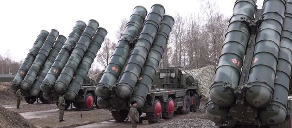Así colocan los S-400 sus misiles en posición de lanzamiento en Kaliningrado - Sputnik Mundo
