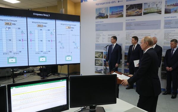 El presidente de Rusia, Vladímir Putin, inaugura las centrales térmicas crimeas de Balaklava y Táuride - Sputnik Mundo