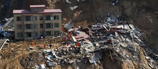 Rescatistas en el lugar del deslave en la provincia de Shanxi, China - Sputnik Mundo