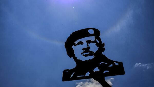 Imagen de Hugo Chávez, expresidente de Venezuela, en una manifestación a favor de Nicolás Maduro, actual mandatario del país - Sputnik Mundo