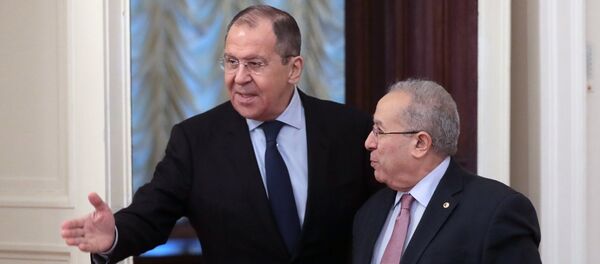 El ministro de Exteriores ruso, Serguéi Lavrov, y su par argelino, Ramtane Lamamra - Sputnik Mundo