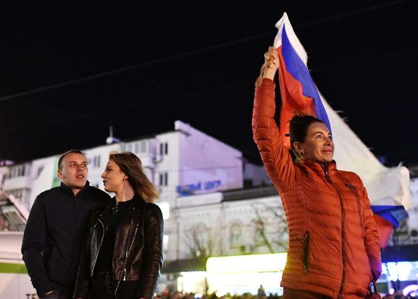 Crimea celebra a lo grande su retorno a Rusia - Sputnik Mundo