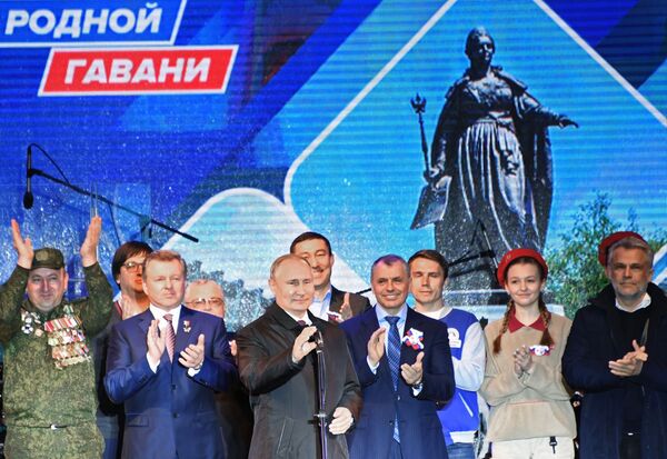 Crimea celebra a lo grande su retorno a Rusia - Sputnik Mundo