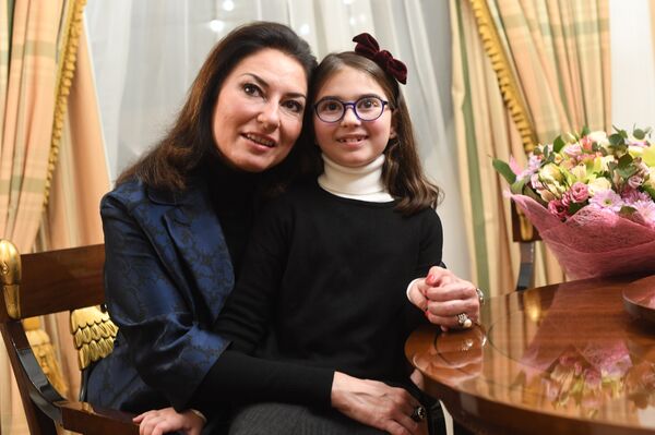 Montserrat Martí y su hija, Daniela, en Moscú - Sputnik Mundo