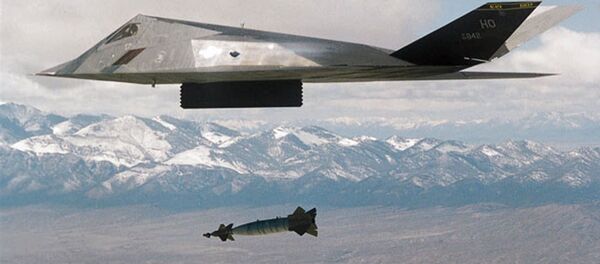 Американский самолет F-177 в ходе операции в Югославии - Sputnik Mundo