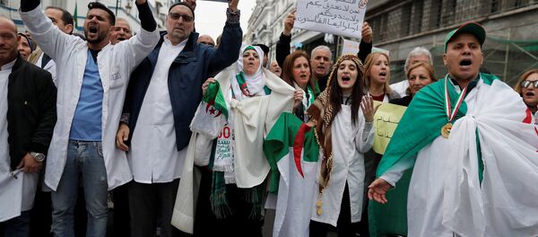 Manifestaciones de los médicos en Argelia - Sputnik Mundo