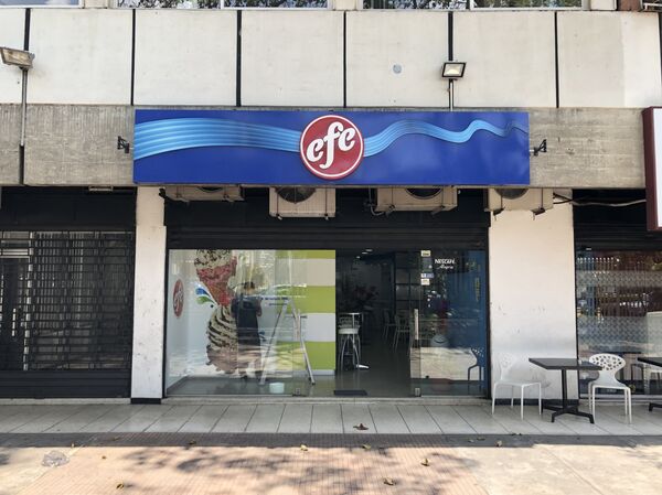 Esta parece una heladería como cualquier otra en Caracas, pero ofrece la posibilidad a sus clientes de pagar con criptomonedas - Sputnik Mundo