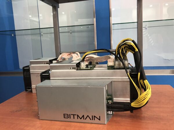 En Venezuela, es común la venta de potentes computadores para minar criptomonedas - Sputnik Mundo