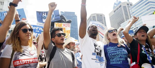 Manifestantes en EEUU a favor de los demócratas - Sputnik Mundo