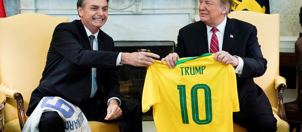 Presidente de Brasil, Jair Bolsonaro, y presidente de EEUU, Donald Trump Presidente de Brasil, Jair Bolsonaro, y presidente de EEUU, Donald Trump - Sputnik Mundo