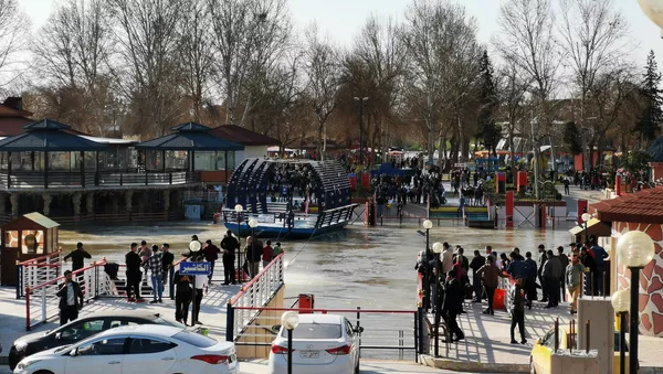 Lugar del hundimiento de un ferry en Mosul, Irak