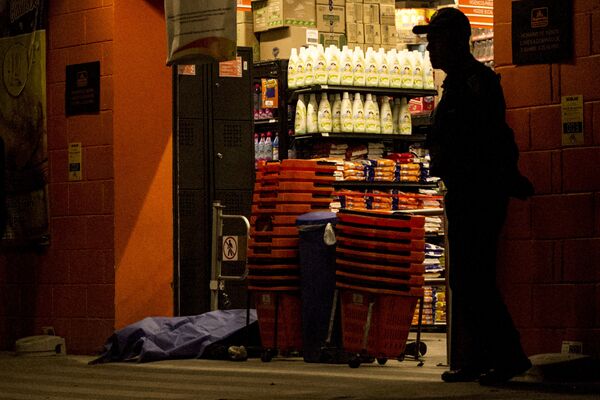 Elemento de la Cusaem asesinó a un hombre, actuando como guardia en un supermercado en la calle José Peón del Valle, en la colonia Santa Marta Acatitla, Iztapalapa. Elemento de la Cusaem asesinó a un hombre, actuando como guardia en un supermercado en la calle José Peón del Valle, en la colonia Santa Marta Acatitla, Iztapalapa. - Sputnik Mundo