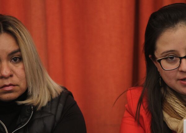 Nancy Saavedra y su abogada, Verónica Berber, en conferencia de prensa para denunciar el secuestro y tortura infringidos por elementos de la Cusaem. Nancy Saavedra y su abogada, Verónica Berber, en conferencia de prensa para denunciar el secuestro y tortura infringidos por elementos de la Cusaem. - Sputnik Mundo