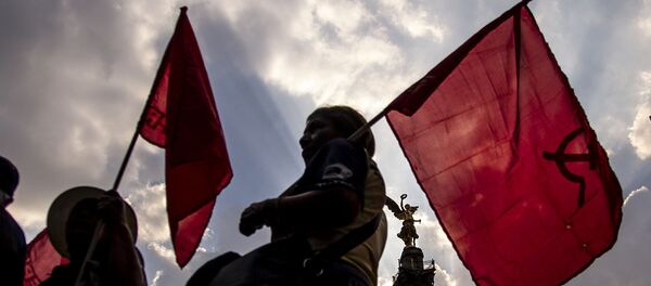 Ciudad de México. Mujeres del Partido Comunista Mexicano en la marcha en apoyo a las huelgas en Matamoros. - Sputnik Mundo