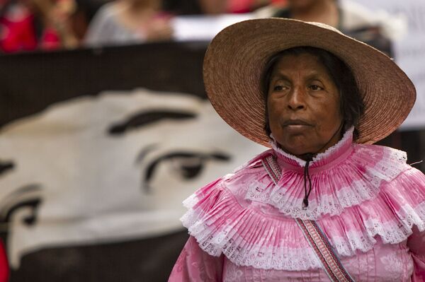 Ciudad de México. Mujer otomí en la marcha en apoyo a las huelgas en Matamoros. - Sputnik Mundo