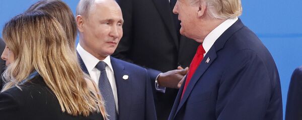 Los presidentes de Rusia, Vladímir Putin (ctro.), y EEUU, Donald Trump (dcha.) - Sputnik Mundo