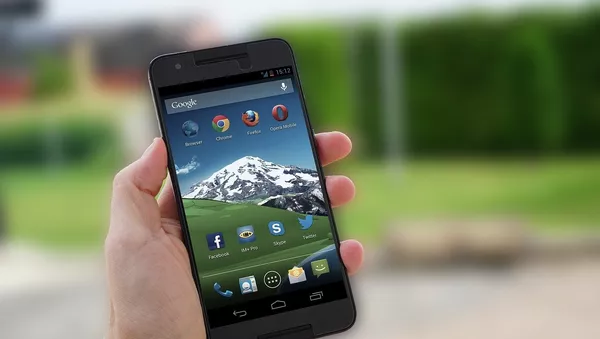Un teléfono inteligente a base de Android - Sputnik Mundo