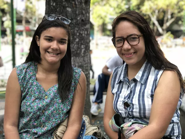 Darianys y Fernanda, de Altamira, en Caracas, no piensan que una intervención militar en su país sea algo tan negativo Darianys y Fernanda, de Altamira, en Caracas, no piensan que una intervención militar en su país sea algo tan negativo - Sputnik Mundo