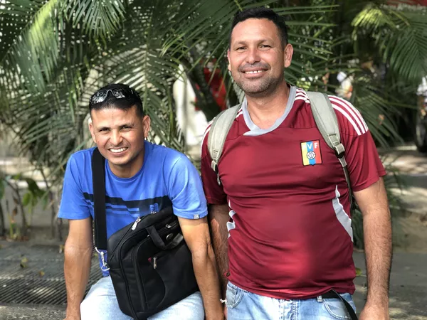Con sus diversas opiniones y su diálogo, los chicos del mototaxi sintetizan la complejidad de la sociedad venezolana Con sus diversas opiniones y su diálogo, los chicos del mototaxi sintetizan la complejidad de la sociedad venezolana - Sputnik Mundo