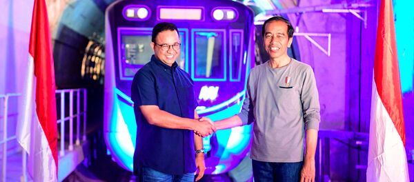 El presidente de Indonesia, Joko Widodo, con el gobernador de Yakarta Anies Baswedan - Sputnik Mundo