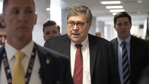 Bill Barr (centro), fiscal general de EEUU - Sputnik Mundo