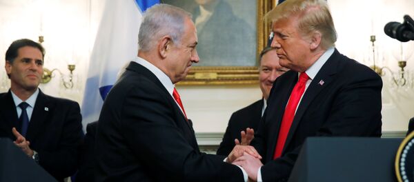 El primer ministro israelí, Benjamin Netanyahu, y el presidente estadounidense, Donald Trump - Sputnik Mundo