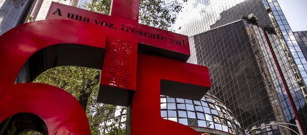 Antimonumento en memoria de 65 obreros que no fueron rescatados tras la explosión de la mina Pasta de Cochos en 2006. - Sputnik Mundo