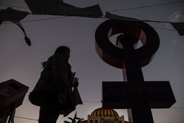 Qué significan los curiosos 'antimonumentos' de Ciudad de México (fotos) - Sputnik Mundo