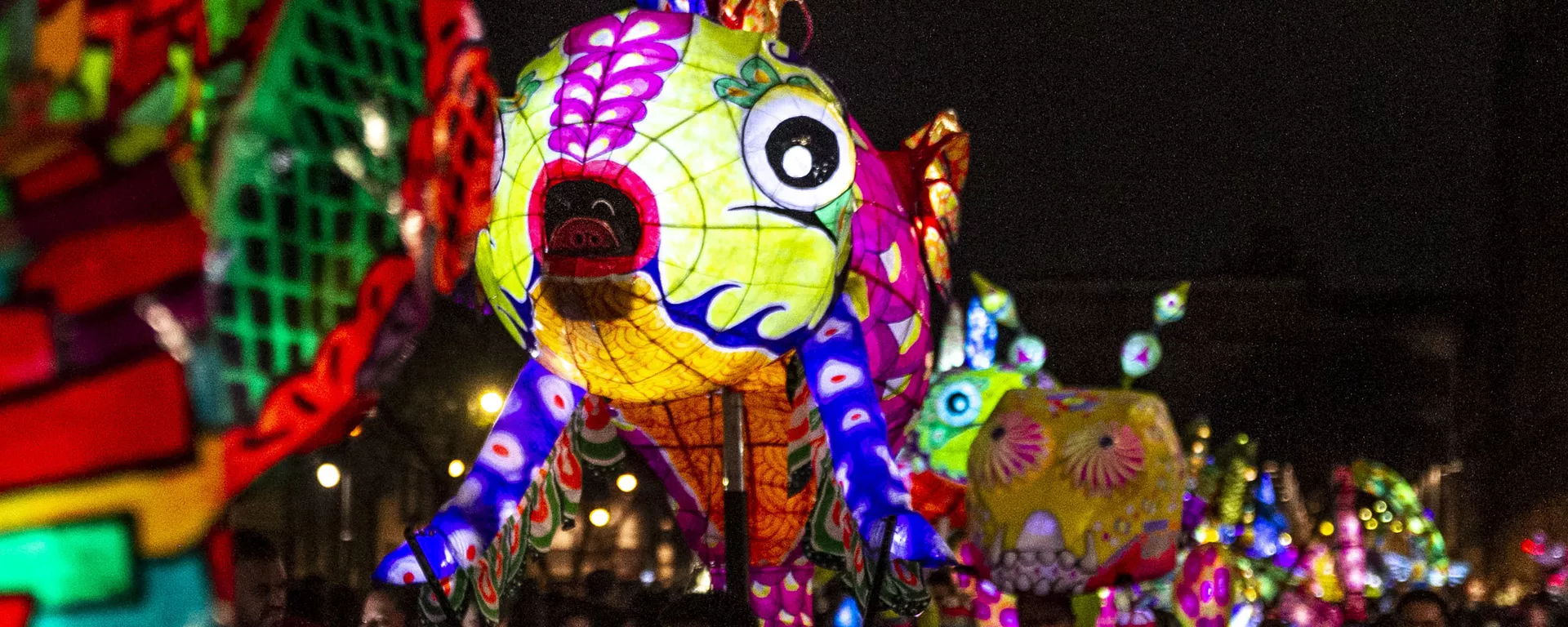 Desfile de alebrijes iluminados en el Zócalo de Ciudad de México - Sputnik Mundo, 1920, 25.03.2019