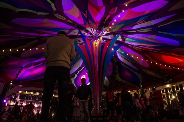 La primavera y sus alebrijes inundan de colores el centro de Ciudad de México (fotos) - Sputnik Mundo