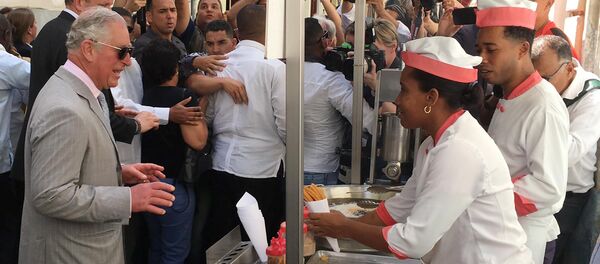 El príncipe Carlos de Gales y los churros habaneros - Sputnik Mundo