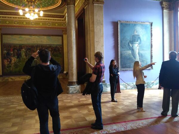 La delegación rusa en el Palacio Legislativo de Uruguay - Sputnik Mundo