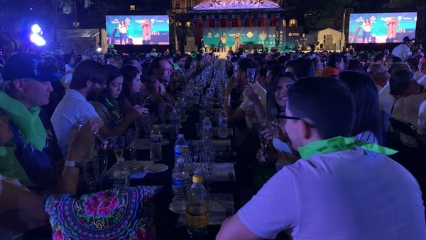 Récord Guinness en la cata de tequila gratuita en la Plaza de la Liberación en Guadalajara Récord Guinness en la cata de tequila gratuita en la Plaza de la Liberación en Guadalajara - Sputnik Mundo