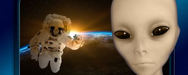 Un cosmonauta y un extraterrestre (ilustración artística) - Sputnik Mundo