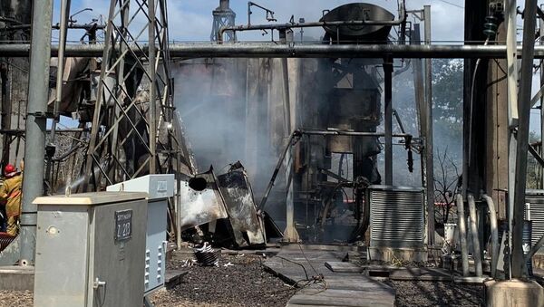 Una instalación incendiada en un supuesto ataque a la central eléctrica en Venezuela - Sputnik Mundo