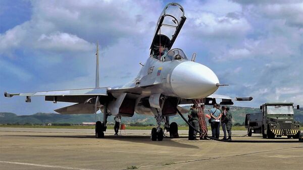 Un Su-30MKV de las FFAA venezolanas - Sputnik Mundo