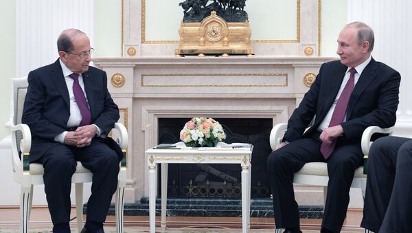 El presidente de Rusia, Vladímir Putin y el presidente libanés, Michel Aoun El presidente de Rusia, Vladímir Putin y el presidente libanés, Michel Aoun - Sputnik Mundo