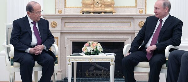El presidente de Rusia, Vladímir Putin y el presidente libanés, Michel Aoun El presidente de Rusia, Vladímir Putin y el presidente libanés, Michel Aoun - Sputnik Mundo
