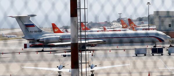 Un avión ruso en el aeropuerto de Maiquetía de Caracas (Venezuela) - Sputnik Mundo
