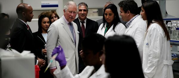 El príncipe Carlos en el Centro de Inmunología Molecular de Cuba - Sputnik Mundo