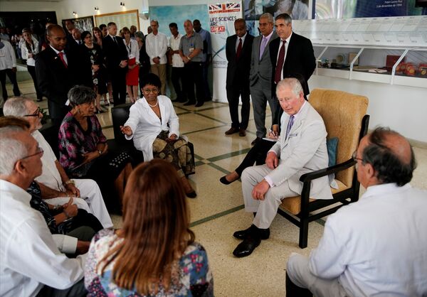 El príncipe Carlos en el Centro de Inmunología Molecular de Cuba El príncipe Carlos en el Centro de Inmunología Molecular de Cuba - Sputnik Mundo