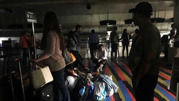 Aeropuerto internacional Simón Bolívar durante el apagón en Caracas, Venezuela Aeropuerto internacional Simón Bolívar durante el apagón en Caracas, Venezuela - Sputnik Mundo