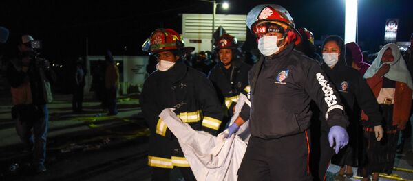 Bomberos en el lugar del accidente de tránsito en Guatemala Bomberos en el lugar del accidente de tránsito en Guatemala - Sputnik Mundo