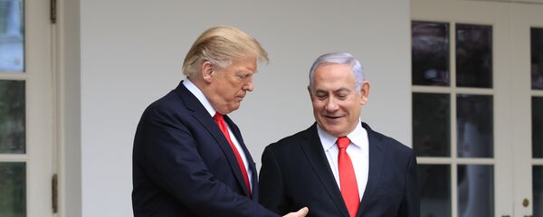 El presidente estadounidense, Donald Trump, y el primer ministro israelí, Benjamín Netanyahu - Sputnik Mundo