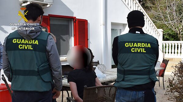 La Guardia Civil de España durante la detención de un neonazi que intentó atentar con una bomba en Alemania - Sputnik Mundo