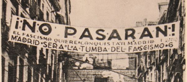 El mítico cartel de 'No pasarán' en Madrid, durante la Guerra Civil Española - Sputnik Mundo