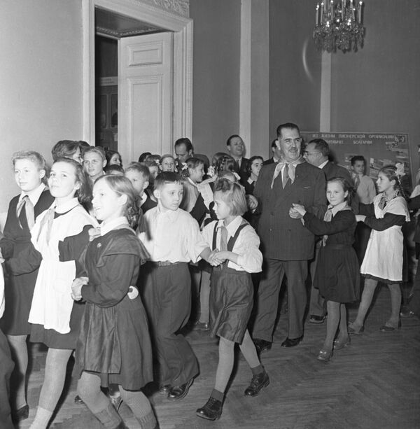 Lázaro Cárdenas, el presidente de México entre 1934 y 1940, durante una visita a Rusia en 1958. Cárdenas tuvo un rol esencial en la defensa de la República Española. México jamás tuvo relaciones diplomáticas con la España de Franco. - Sputnik Mundo