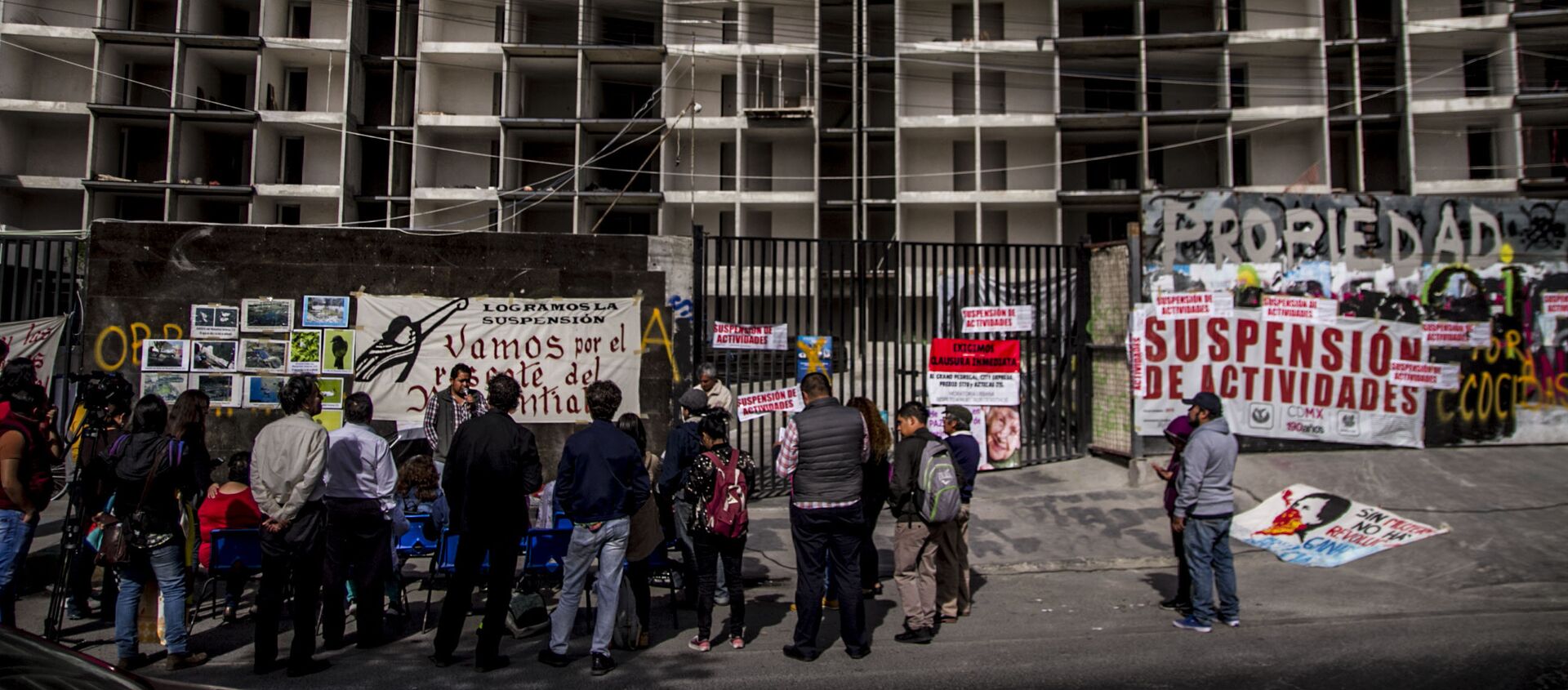 Vecinos de la Asamblea de pueblos y barrios de Coyoacán al suspender la obra de Quiero Casa en el predio de Av. Aztecas 215, Ciudad de México. - Sputnik Mundo, 1920, 28.03.2019