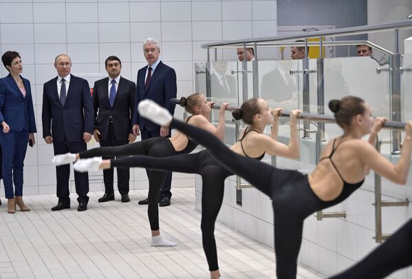 Bailarinas, renos y protestas: estas son las fotos más llamativas de la semana - Sputnik Mundo